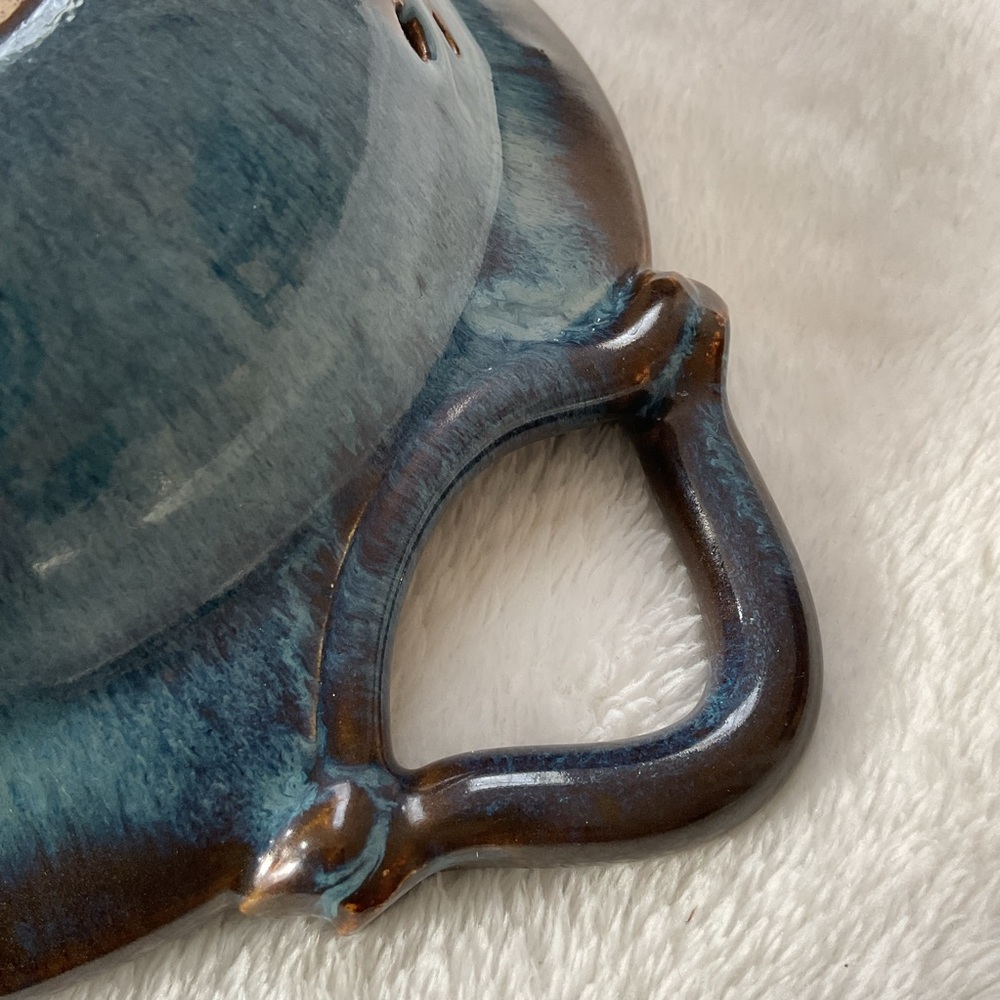 TB Pots Maine Studio Pottery Berry Bowl Colander Blue Drip Glaze 7” Handmade - Picture 8 of 11